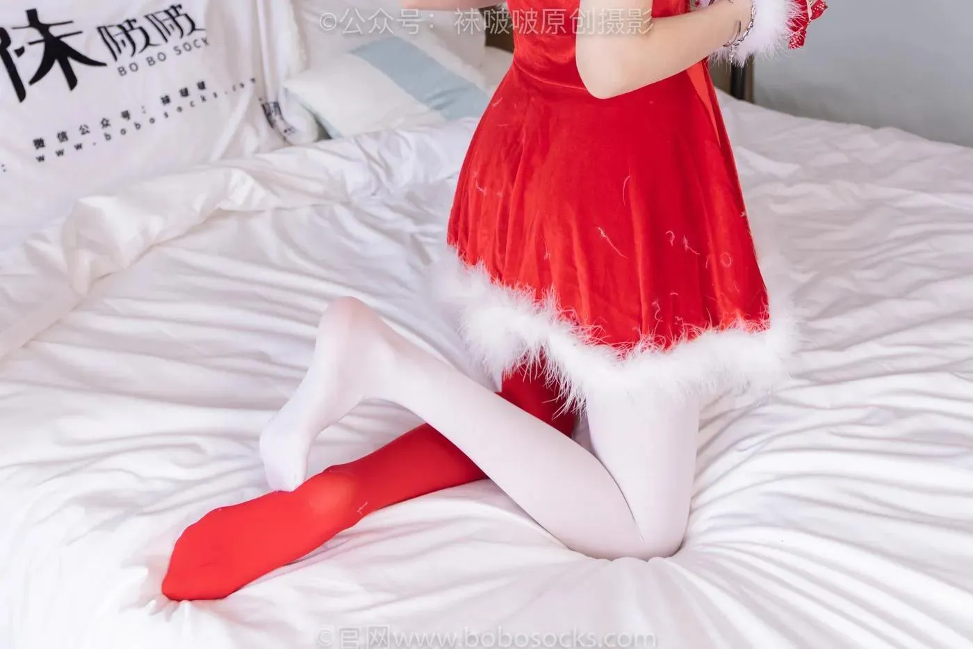 [BoBoSocks袜啵啵]NO.152 稚予-圣诞服、帆布鞋、厚白丝、厚红丝 [135P]插图1